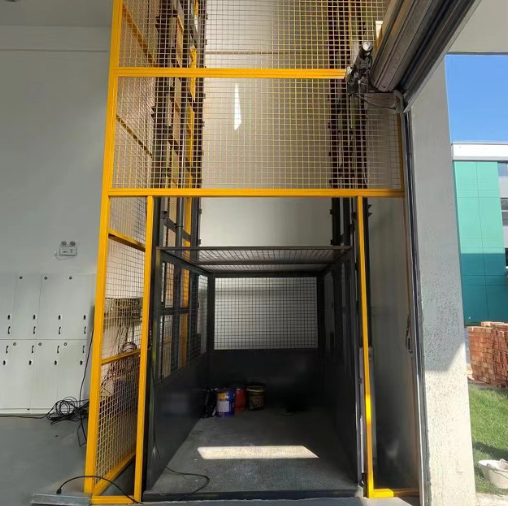 磐石导轨式升降机助力物流园破解运输难题